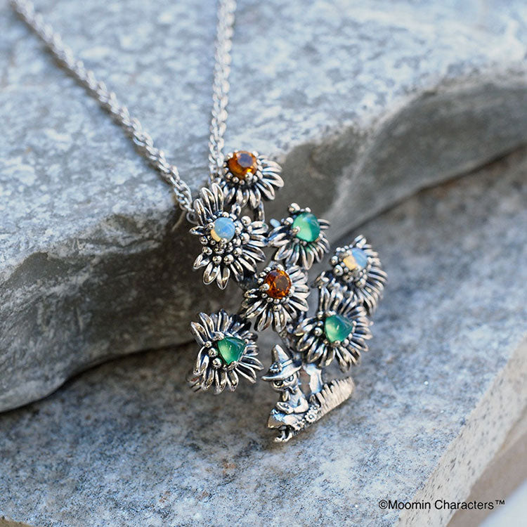 Brooch pendant top (Snufkin standing in the shade of a tree) 406C0015-TY <Special order item>