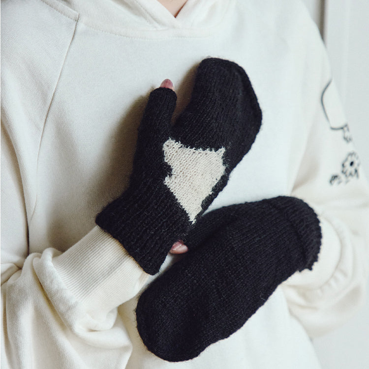 PeopleTree Hand-knitted Mittens (Black/Moomintroll) AKA10-75
