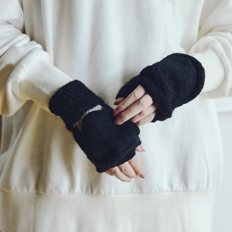 PeopleTree Hand-knitted Mittens (Black/Moomintroll) AKA10-75