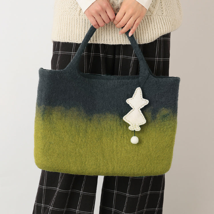 PeopleTree 手刺しゅうキーチャーム付きフェルトバッグ（スナフキン）ACP4-'77