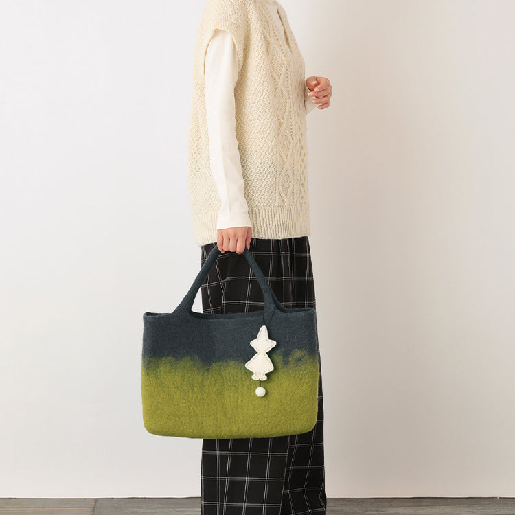 PeopleTree 手刺しゅうキーチャーム付きフェルトバッグ（スナフキン）ACP4-'77